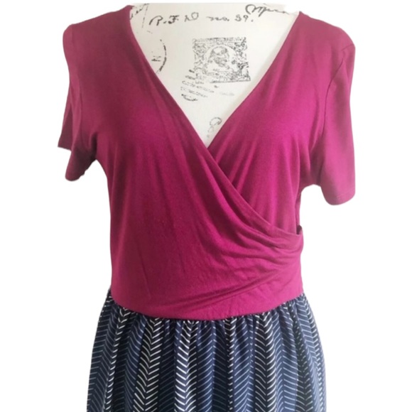 GILLI Faux Wrap Magenta Herringbone Print Maxi Dress - Picture 7 of 10